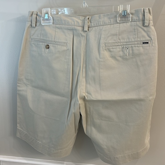 Men’s Polo Ralph Lauren 34 waist khaki shorts - Picture 2 of 4